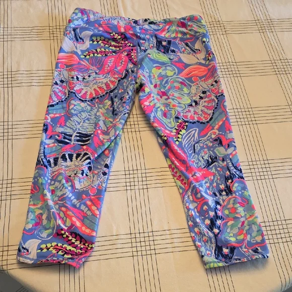 Lilly Pulitzer Multicolor Tropical Print Capris - Picture 4 of 4